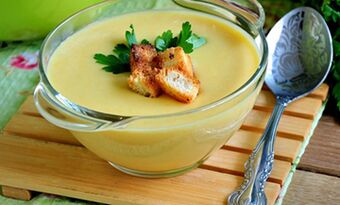 Zucchini soup with cheese